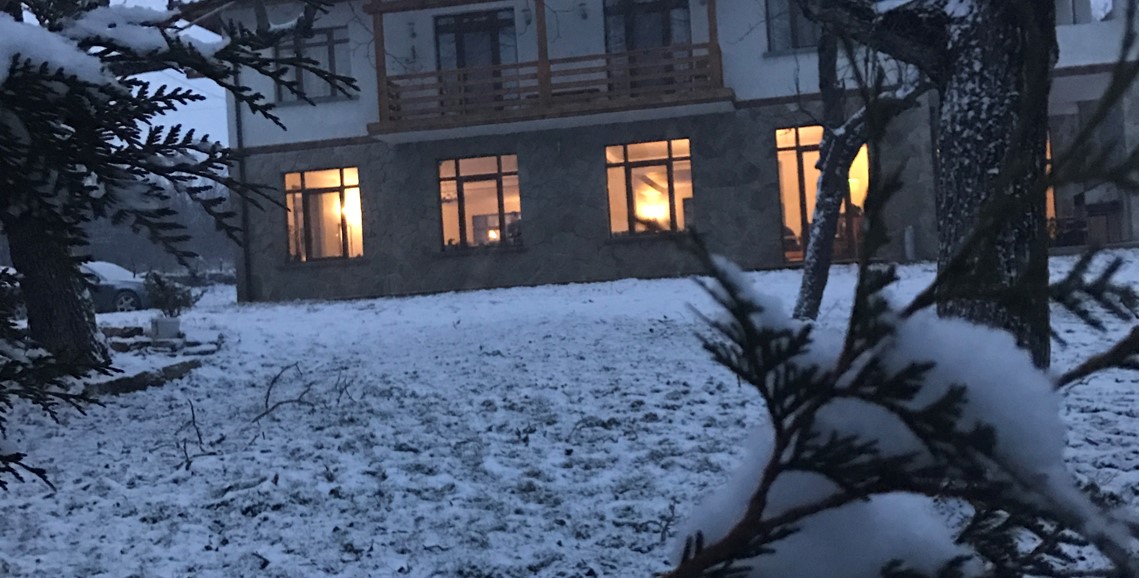 Стая със спалня и санитарен възел